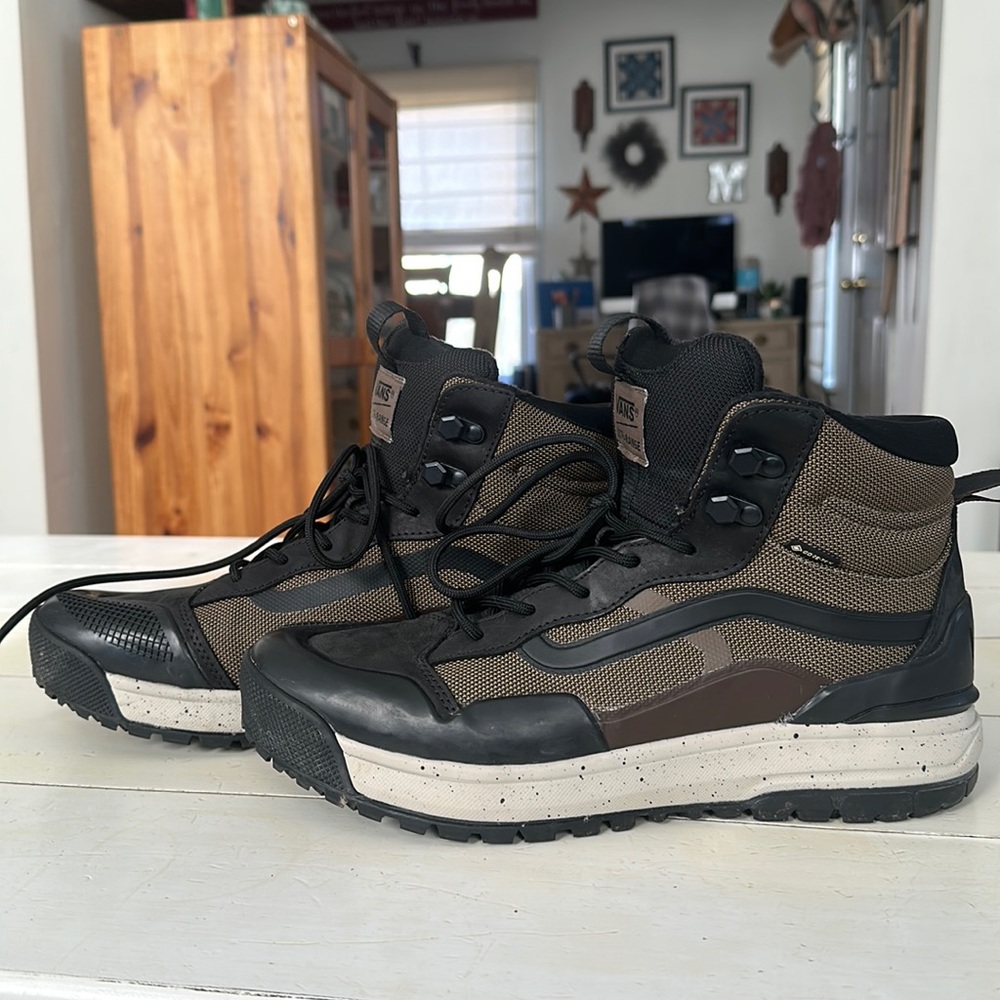Vans ultra range Gore-Tex boots men’s size 9.5